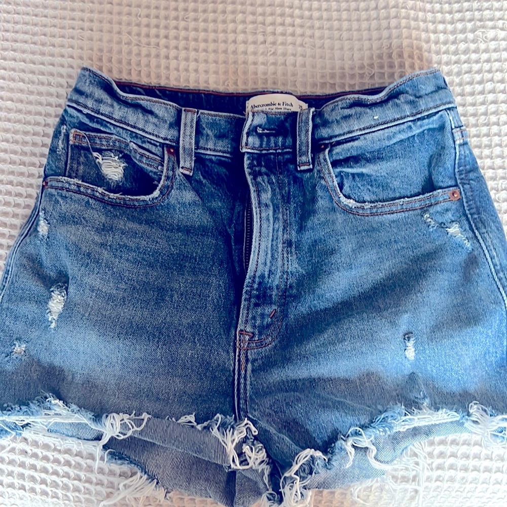 A&F ultra high rise mom shorts medium wash size 26/2